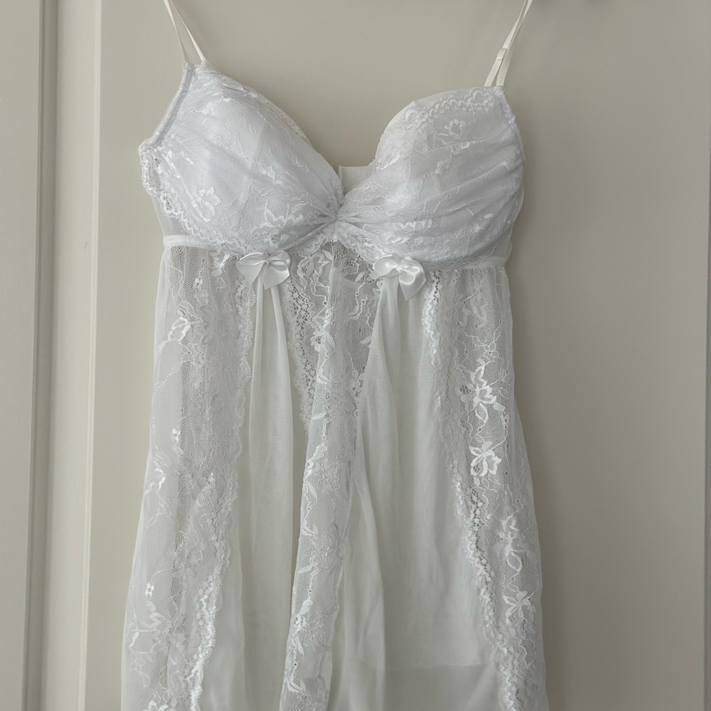 Frederick’s of Hollywood Beautiful White Lingerie Set